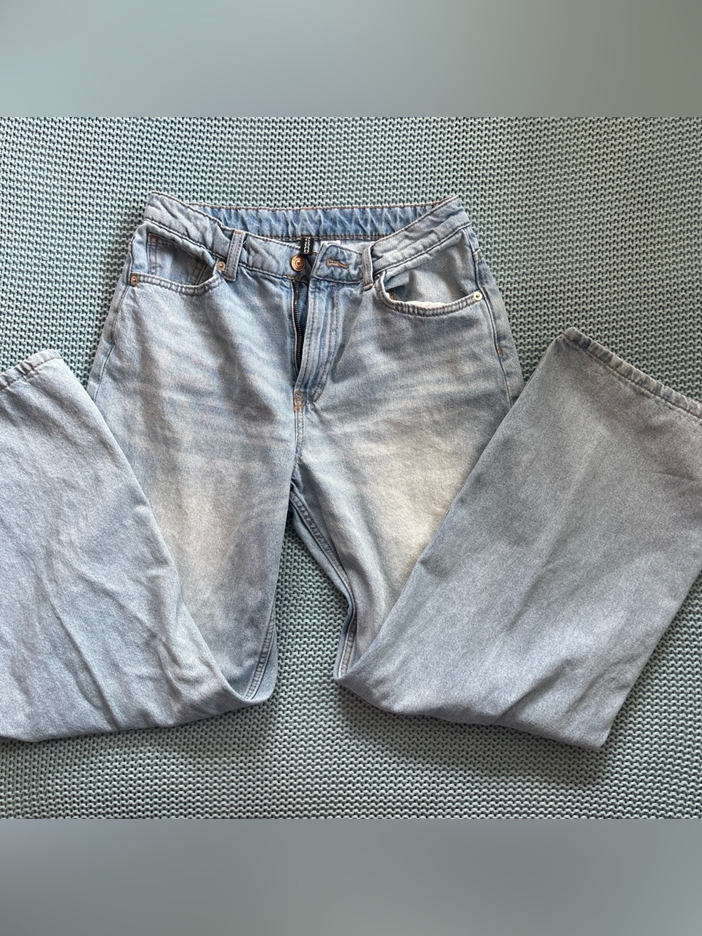 H&M Divided high waisted light wash denim jeans size 6